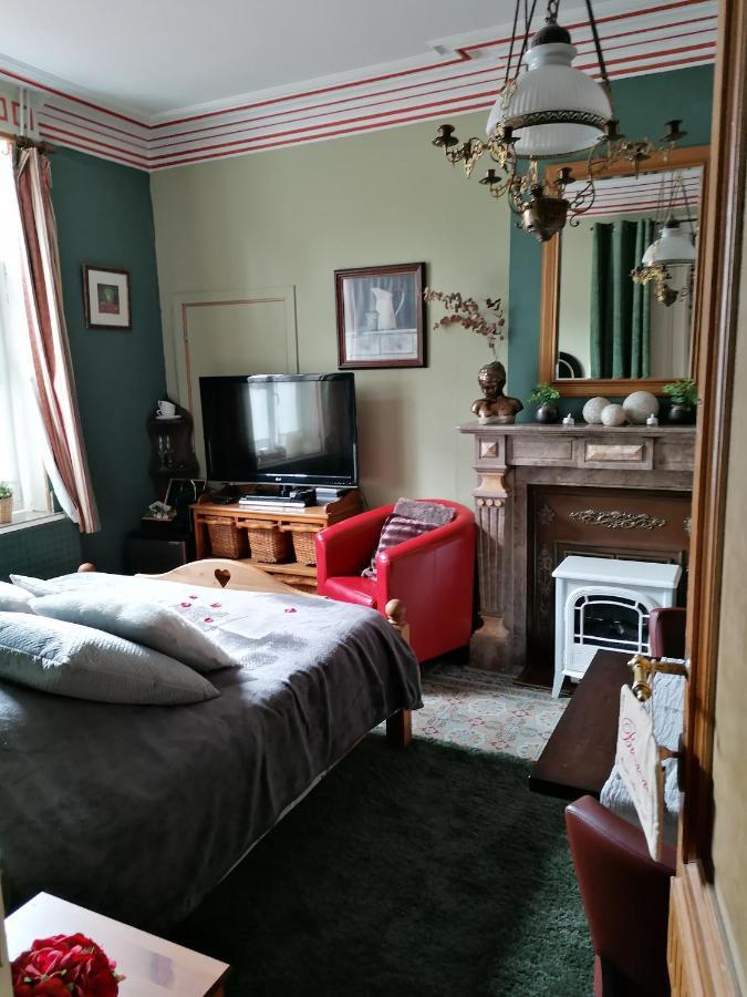 Maison d'hôte Les Notes Endormie Chambre Secrète Berzee Extérieur photo