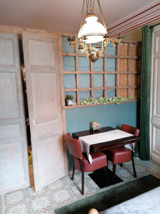 Maison d'hôte Les Notes Endormie Chambre Secrète Berzee Extérieur photo