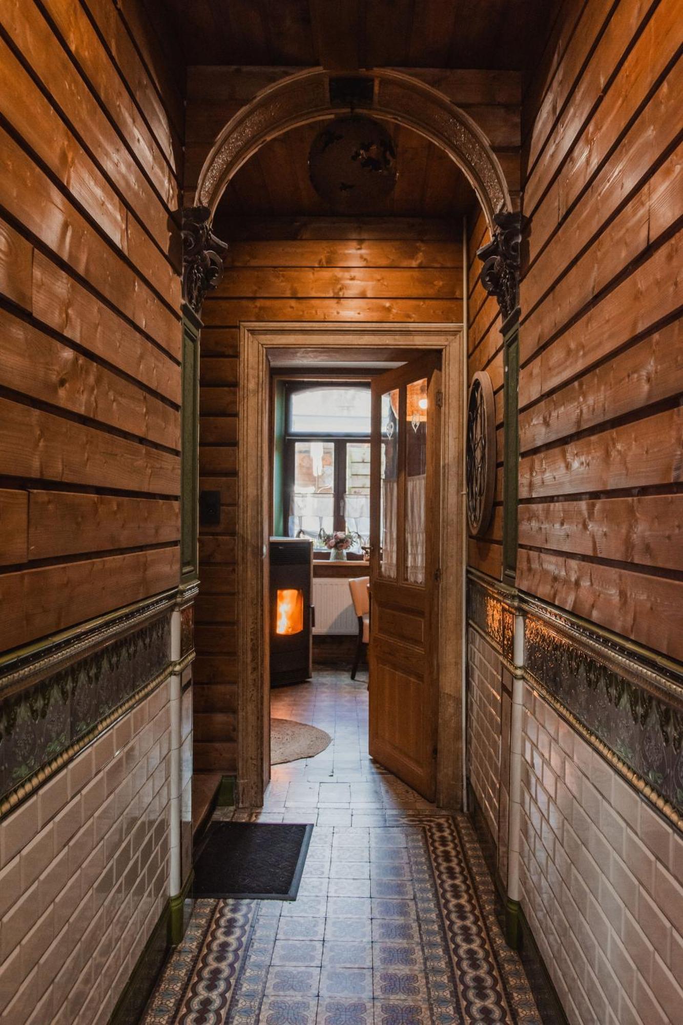 Maison d'hôte Les Notes Endormie Chambre Secrète Berzee Extérieur photo