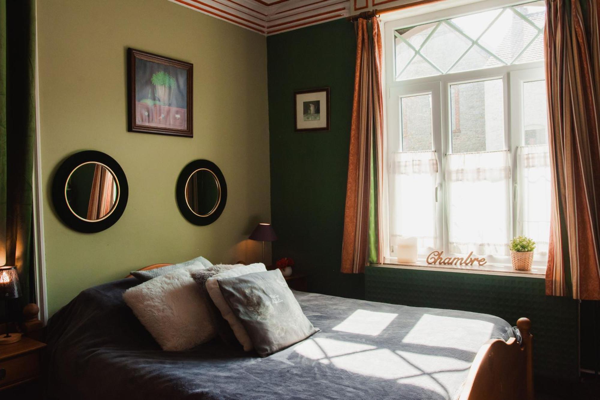 Maison d'hôte Les Notes Endormie Chambre Secrète Berzee Extérieur photo